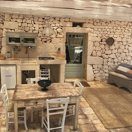 Trullo Lamia 오스투니